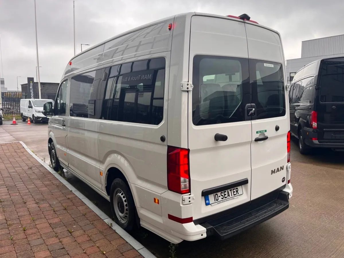Man TGE Automatic 10 Seater bus - Image 3