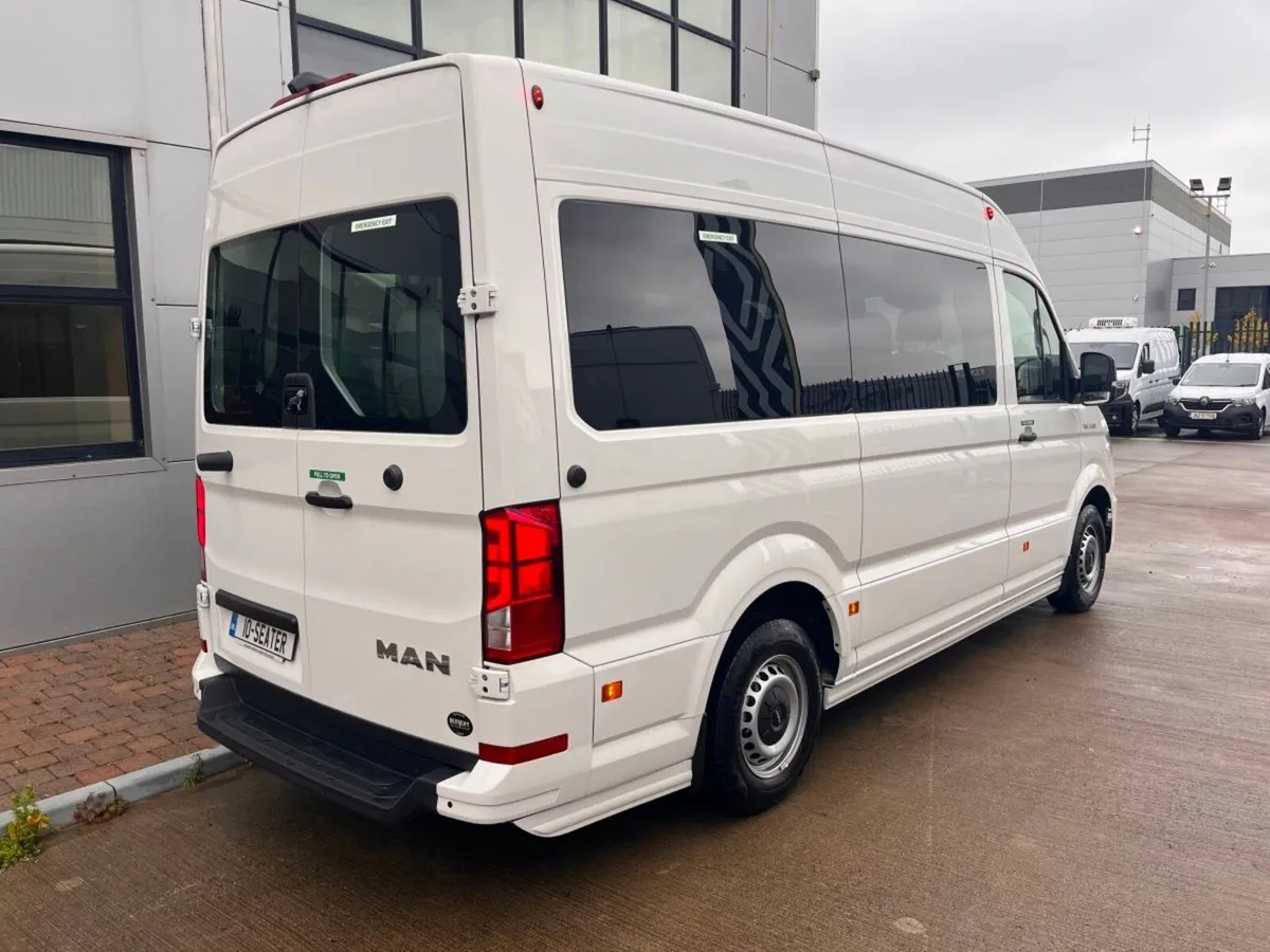 Man TGE Automatic 10 Seater bus - Image 4