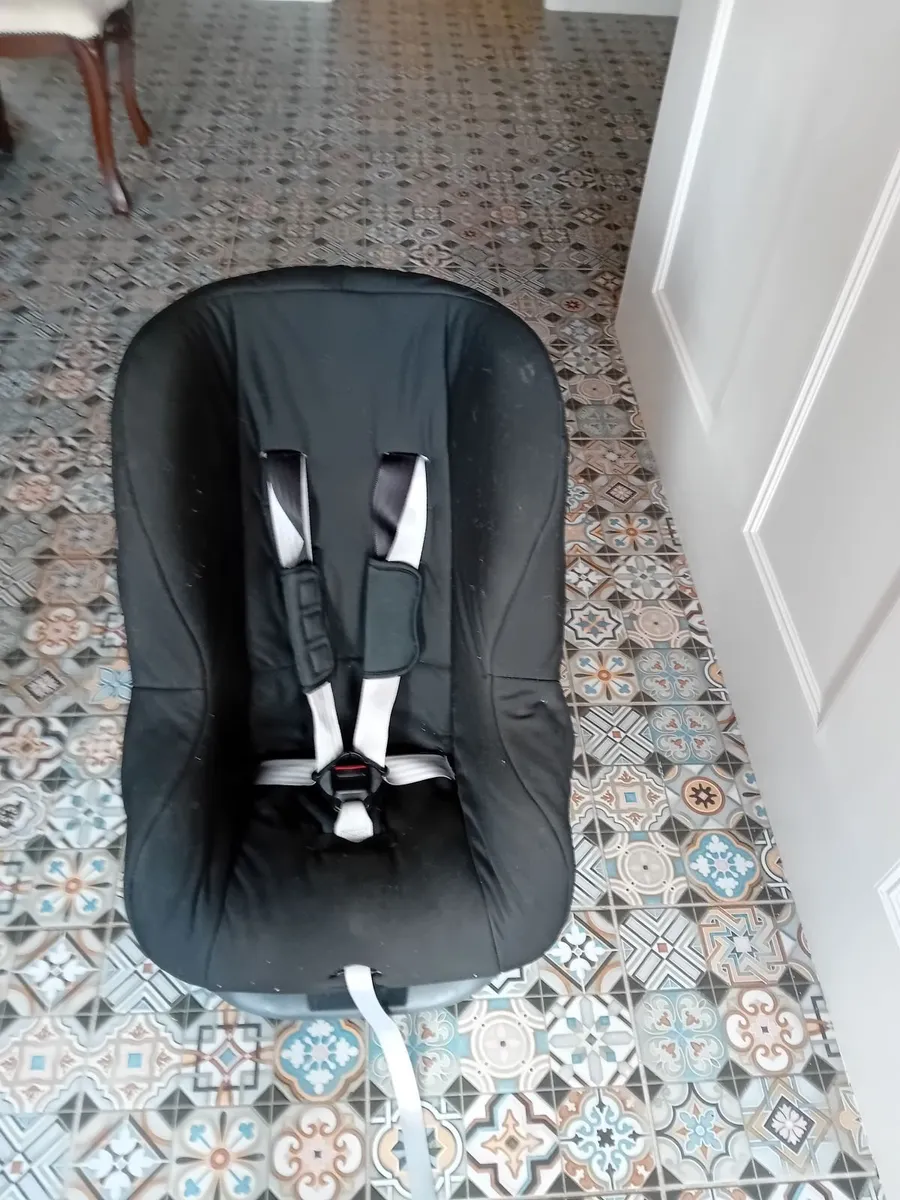 Car seat - Image 1