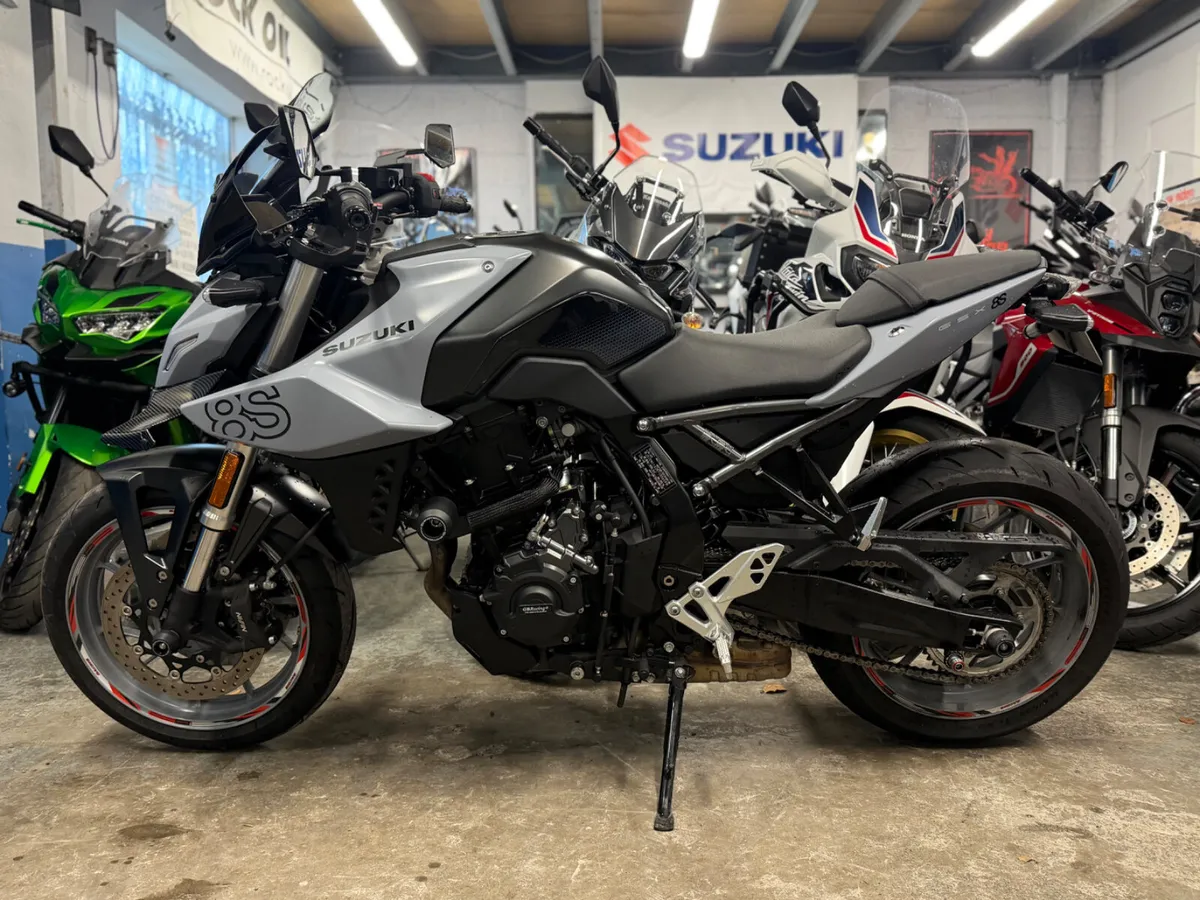 2025 SUZUKI GSX8S - Image 4