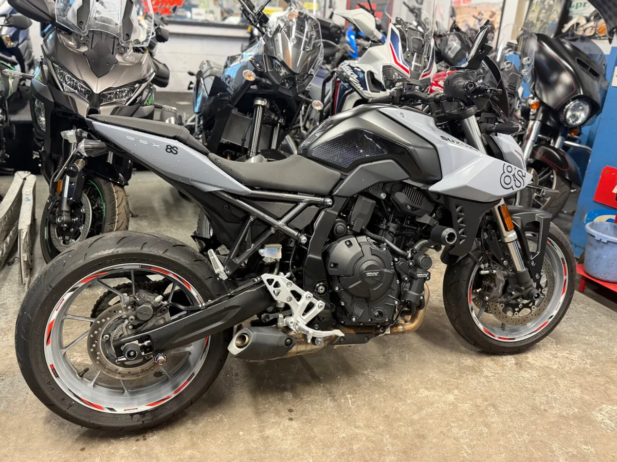 2025 SUZUKI GSX8S - Image 3