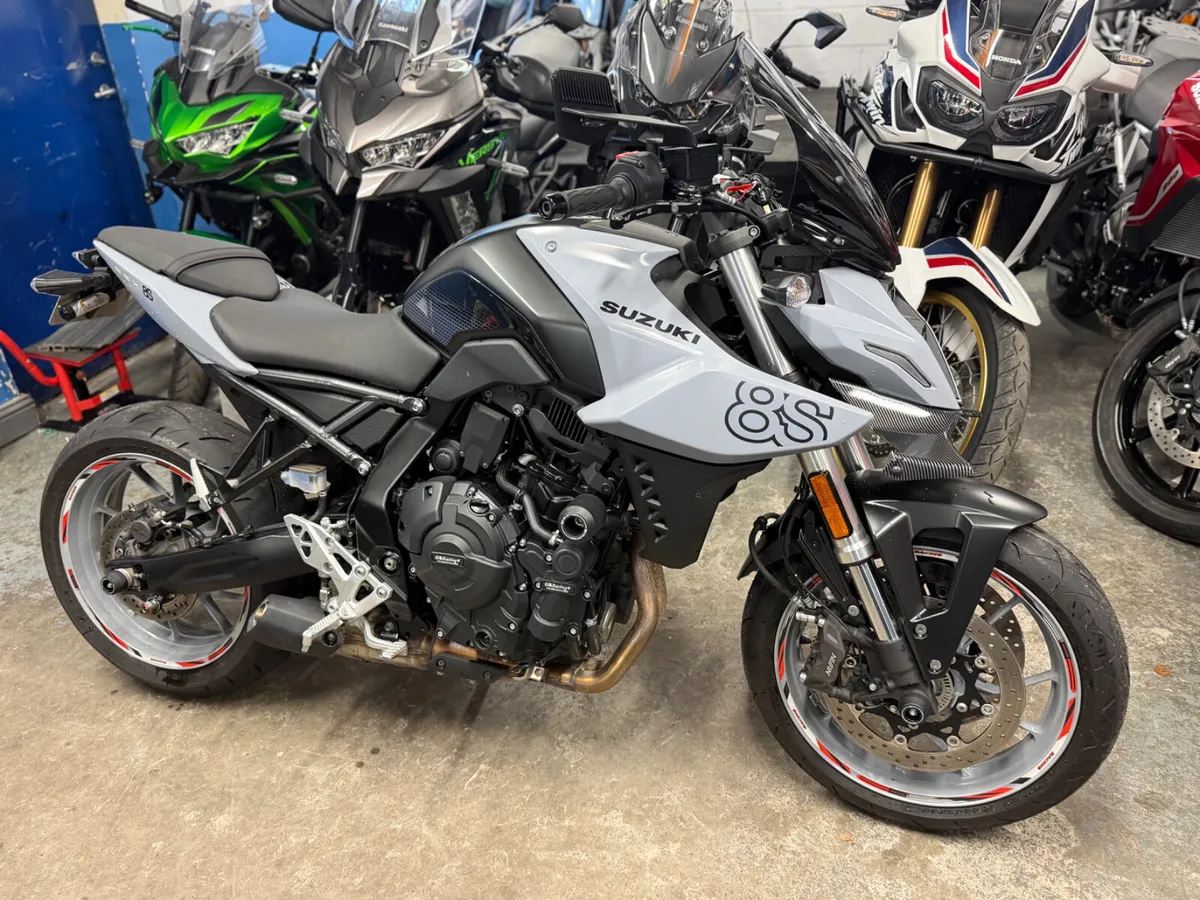 2025 SUZUKI GSX8S - Image 2