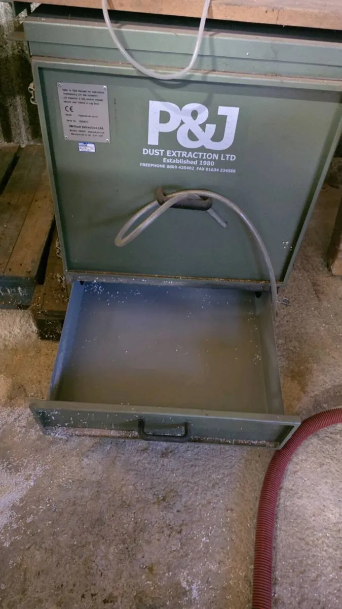 P&J V25 3 PHASE DUST EXTRACTOR UNIT - Image 3