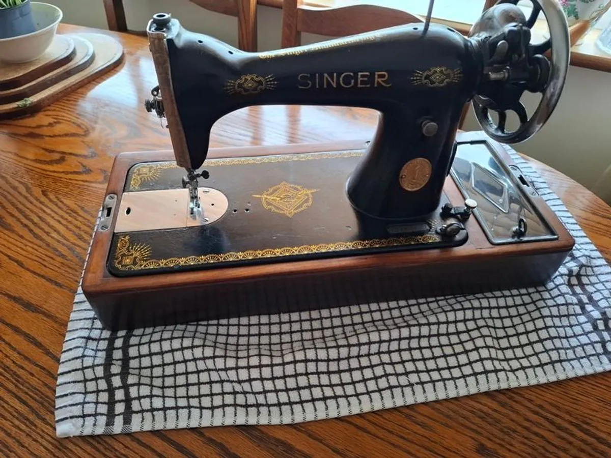Singer Sewing Machine - Image 1
