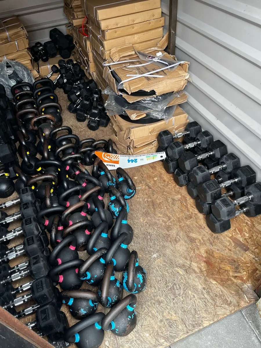 Cast iron kettlebells & hex rubber dumbbells - Image 1
