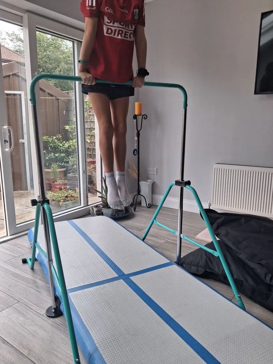 Gymnastics bars - Image 1