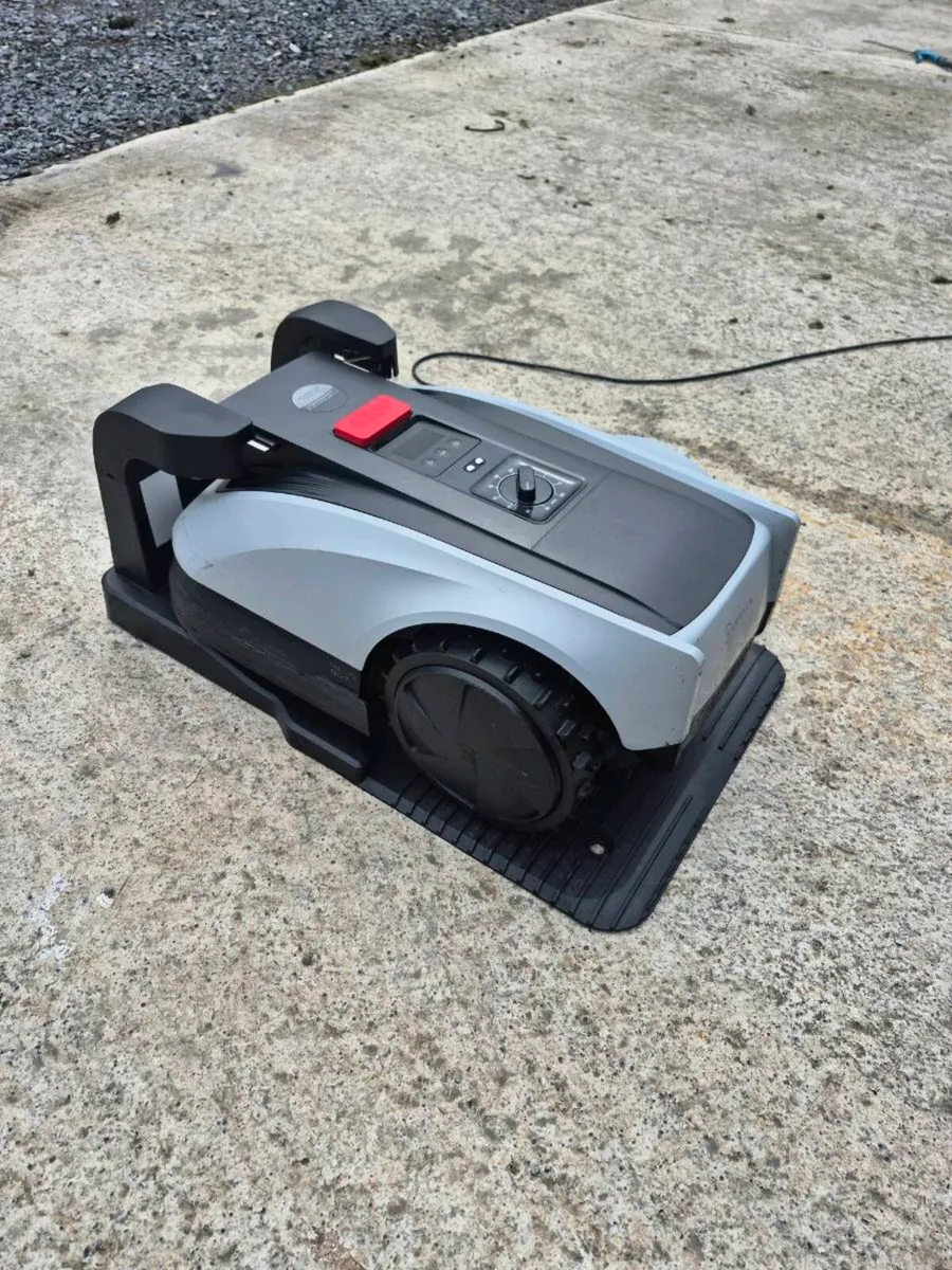Robot lawnmower Ecovacs O600 RTK - Image 1