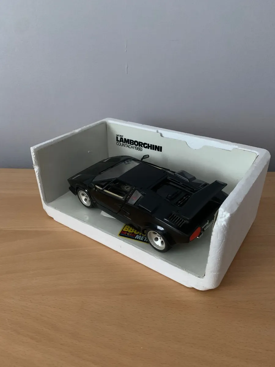 1988 Lamborghini Countach 1/18 Burago Model Car - Image 3