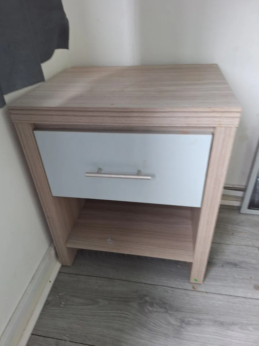 Bedroom furniture - Image 1
