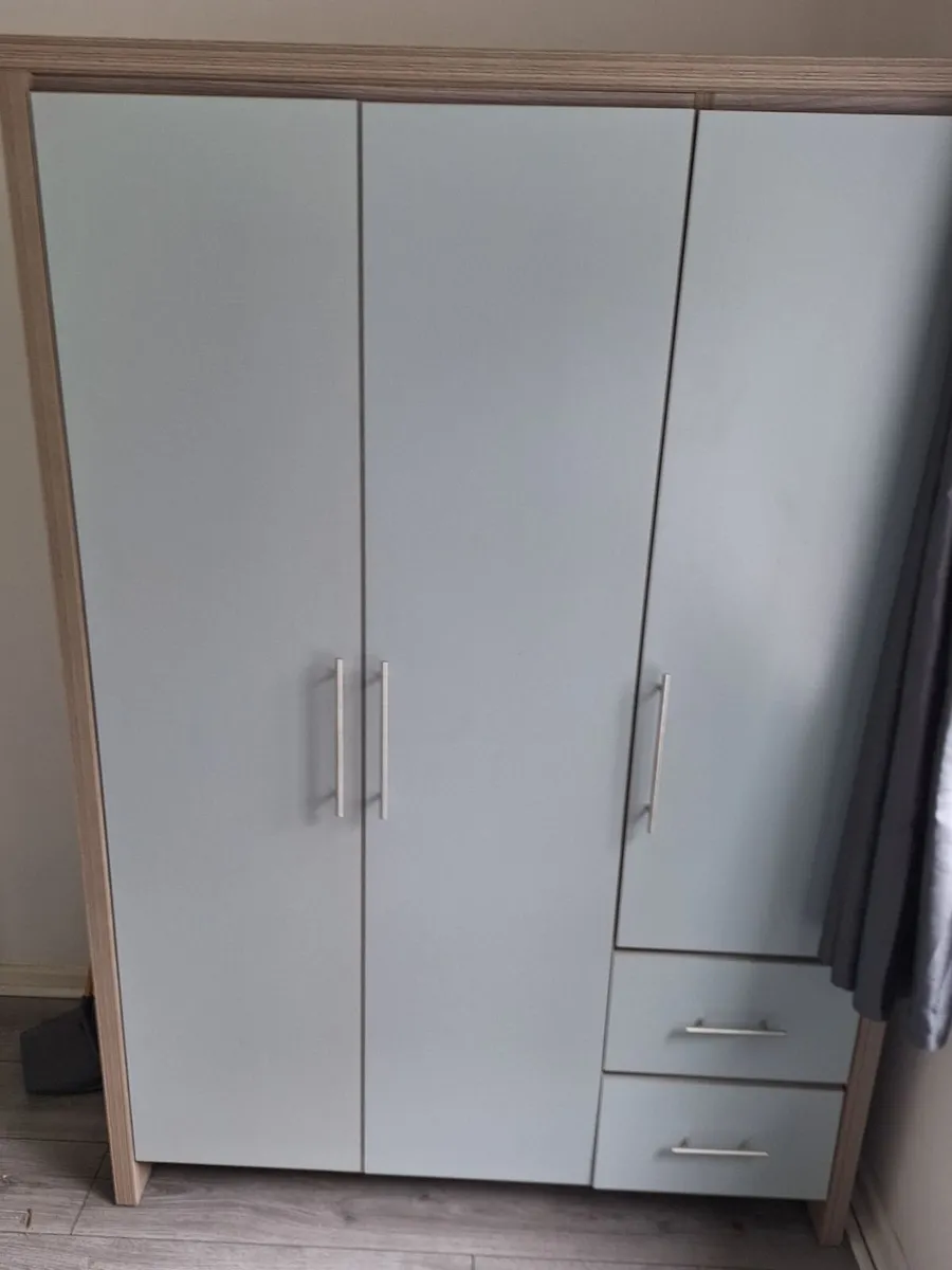Bedroom furniture - Image 2
