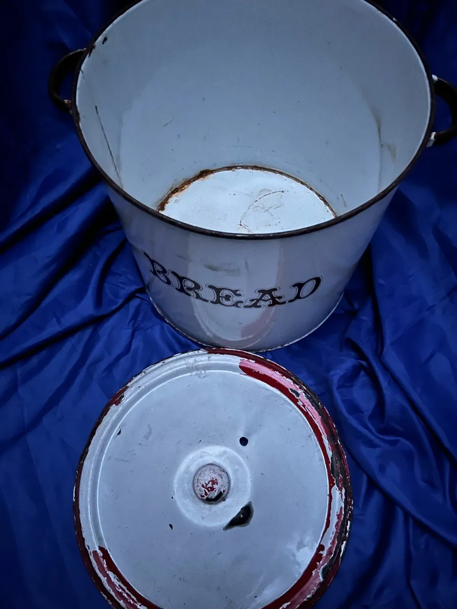 Antique bread bin - Image 2