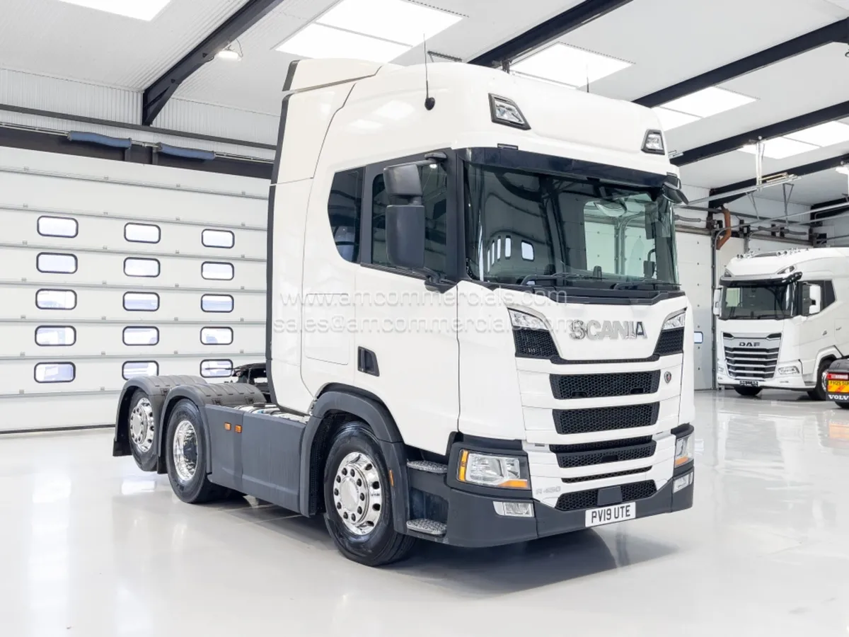 2019 (19) SCANIA R Series R450 Highline 6X2 - Image 1
