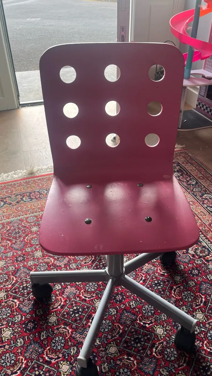 Kids swivel chair - Image 1