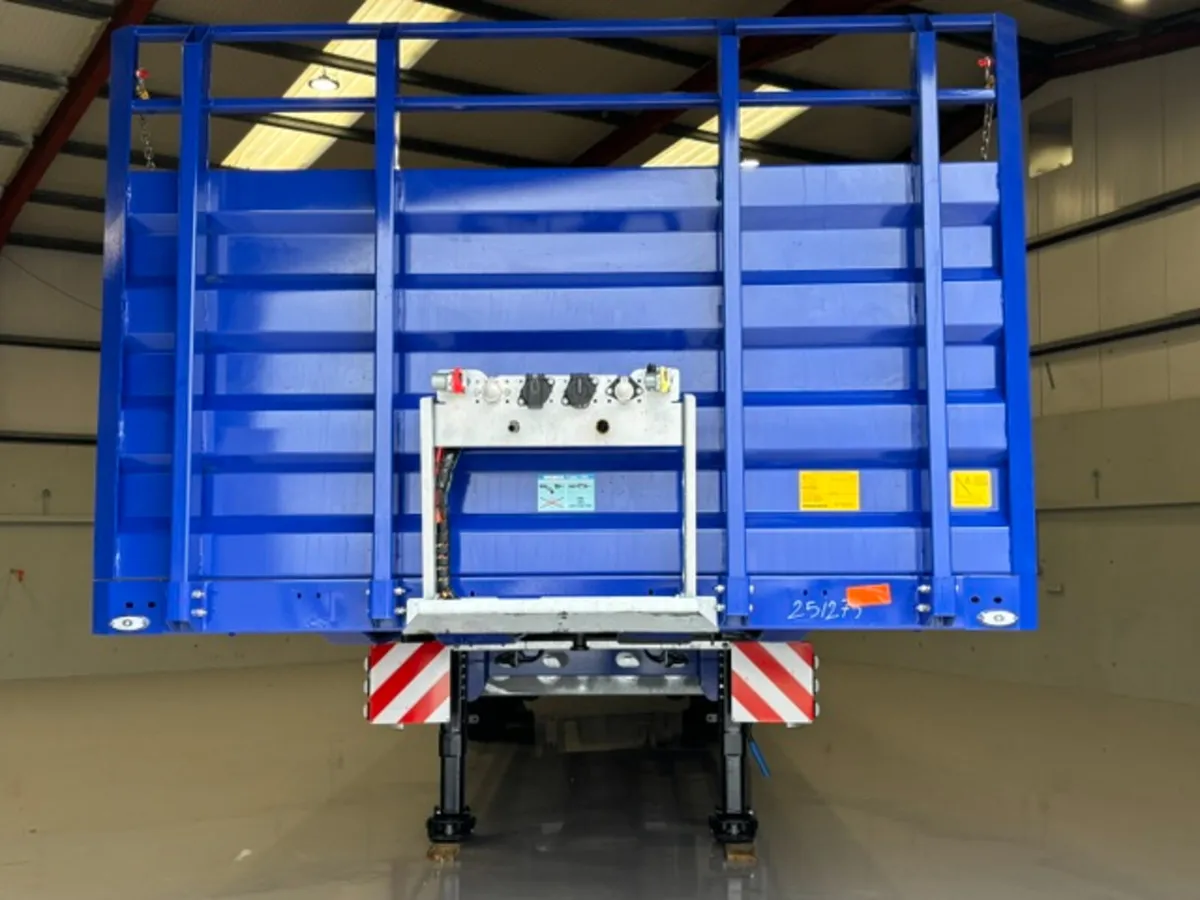 NEW 2026 KASSBOHRER TRI-AXLE F  FLAT TRAILER - Image 2
