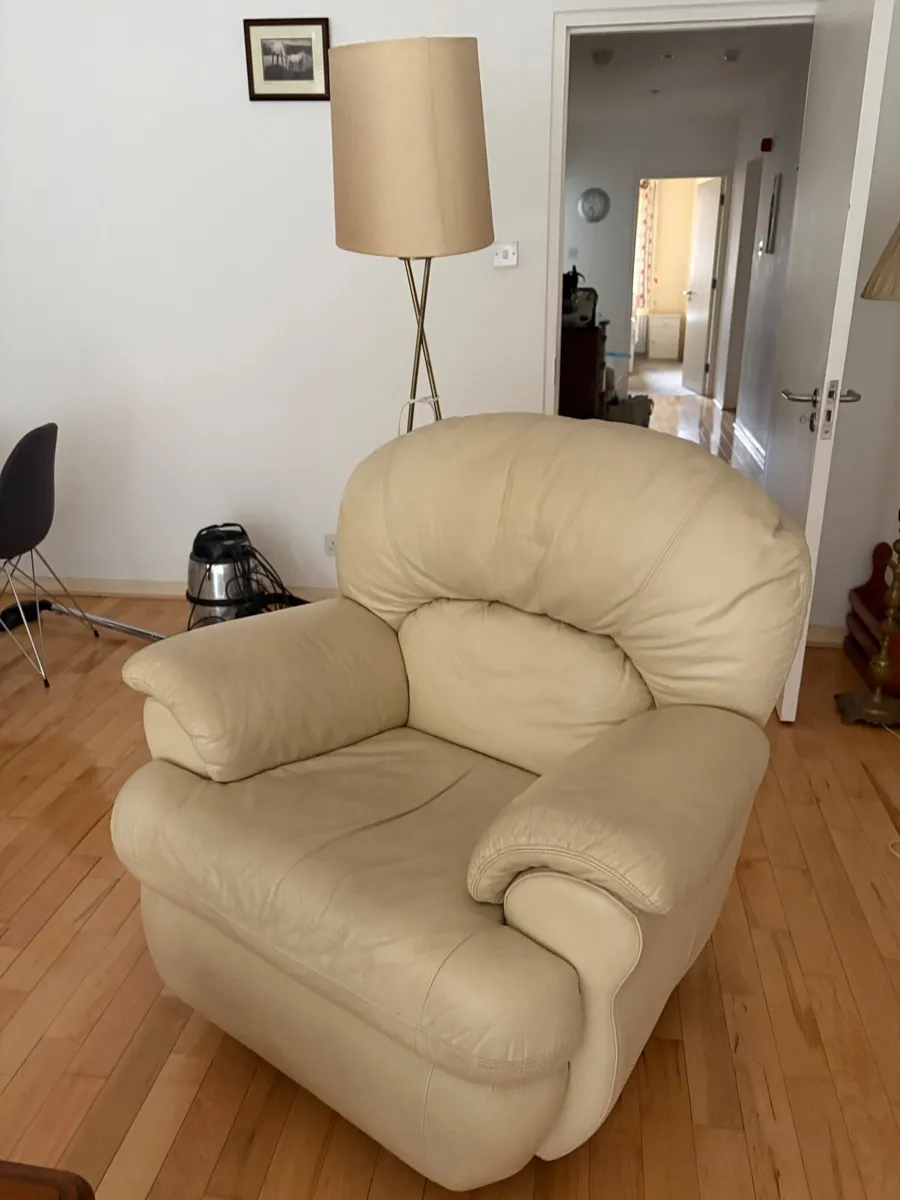 Armchair recliner and standing lamp - Image 3