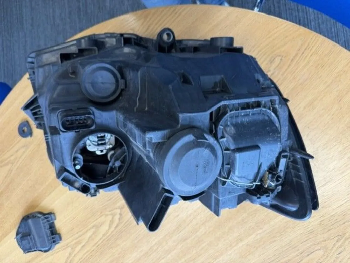 VW Transporter Left Side Head Light off 2019 Model - Image 2