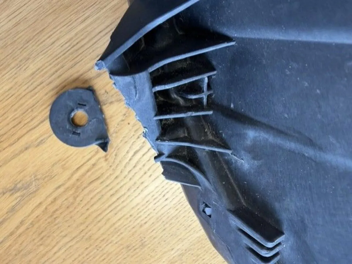 VW Transporter Left Side Head Light off 2019 Model - Image 4