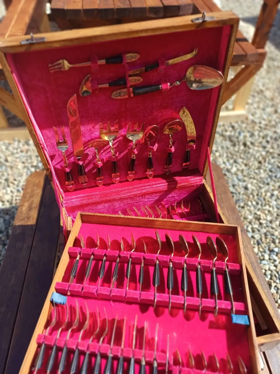 1950’s 78pc Siam Thailand Embossed Set - Image 3