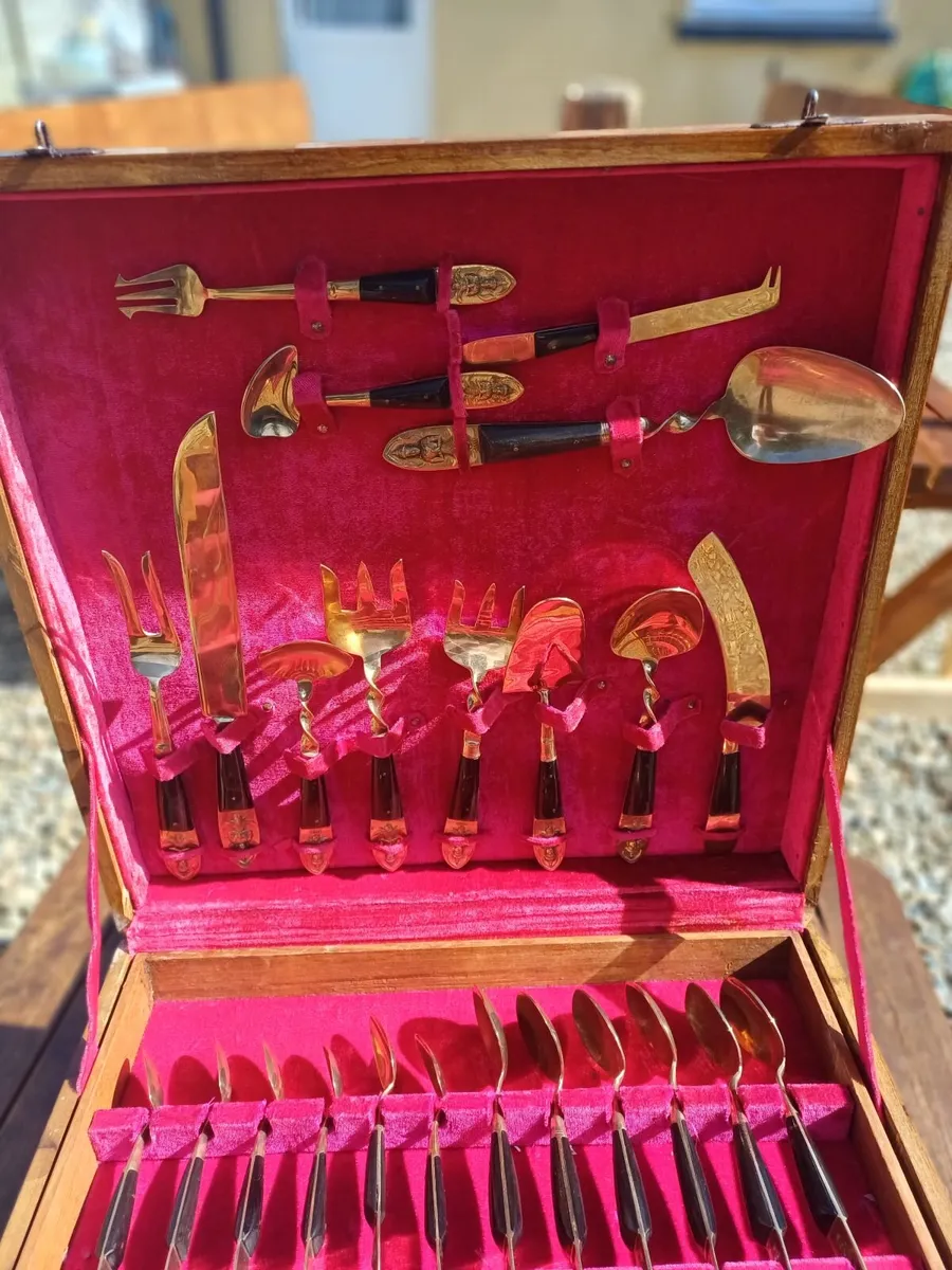 1950’s 78pc Siam Thailand Embossed Set - Image 4