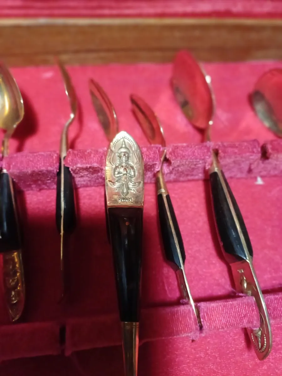 1950’s 78pc Siam Thailand Embossed Set - Image 2