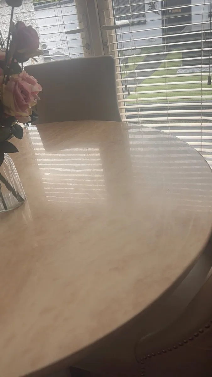 Dinning table - Image 1