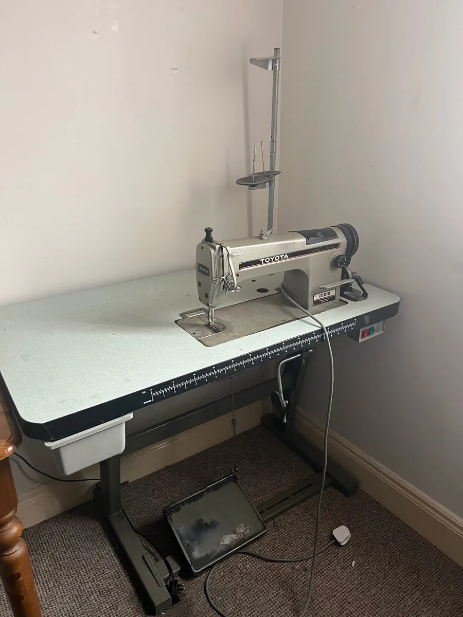 Industrial sewing machine - Image 2