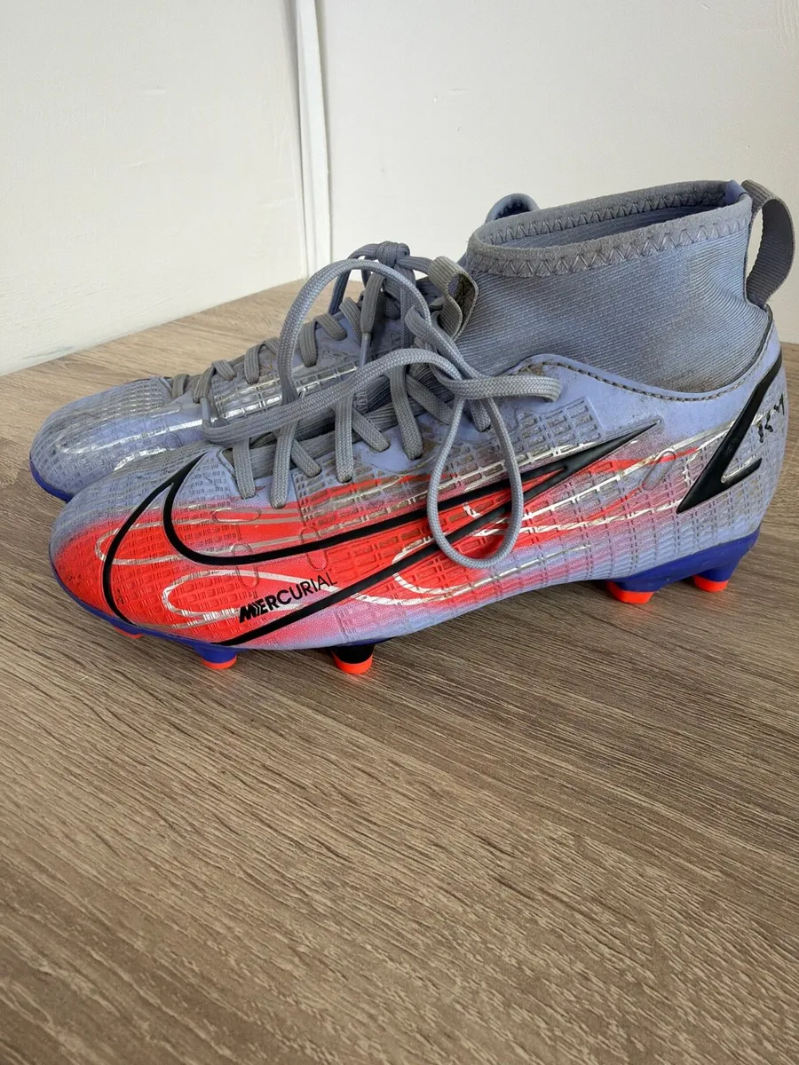 Kids football boots - Image 1