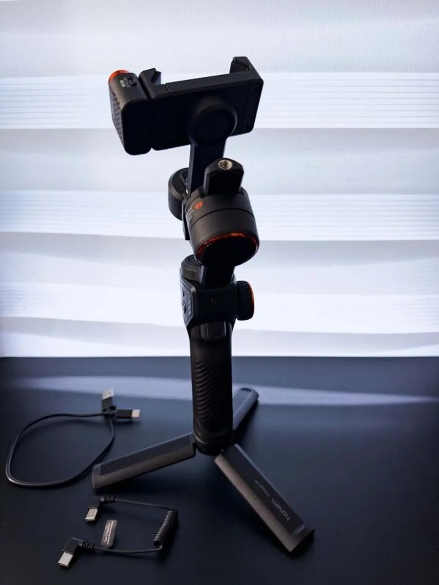 Hohem iSteady M6 Kit Gimbal Stabilizer for Smartphone 3-Axis with Magnetic Fill Light AI Vision Sensor for iPhone Android - Image 2