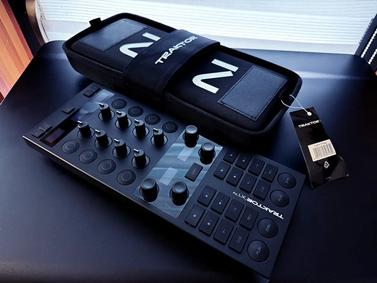 Traktor X1 MK3 Controller Native iInstruments+Modular Bag - Image 1