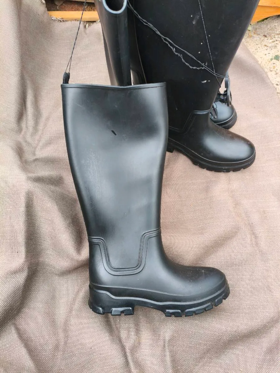 2 New pairs children boots size 4 - Image 1