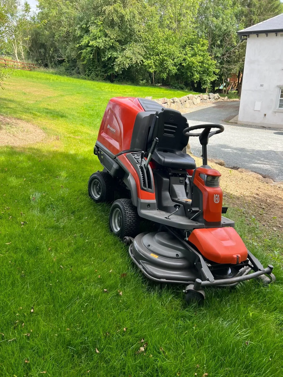 Husqvarna RC 320Ts AWD Ride on Mower & 112cm deck - Image 2