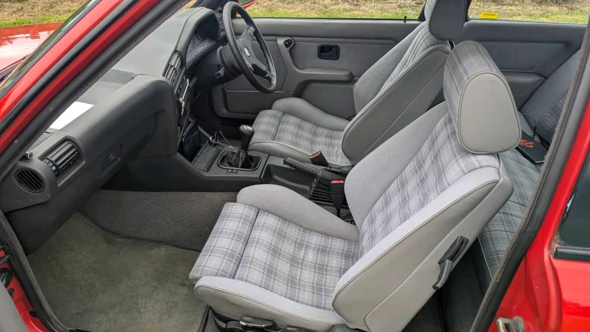 Bmw E30 318is - Image 3