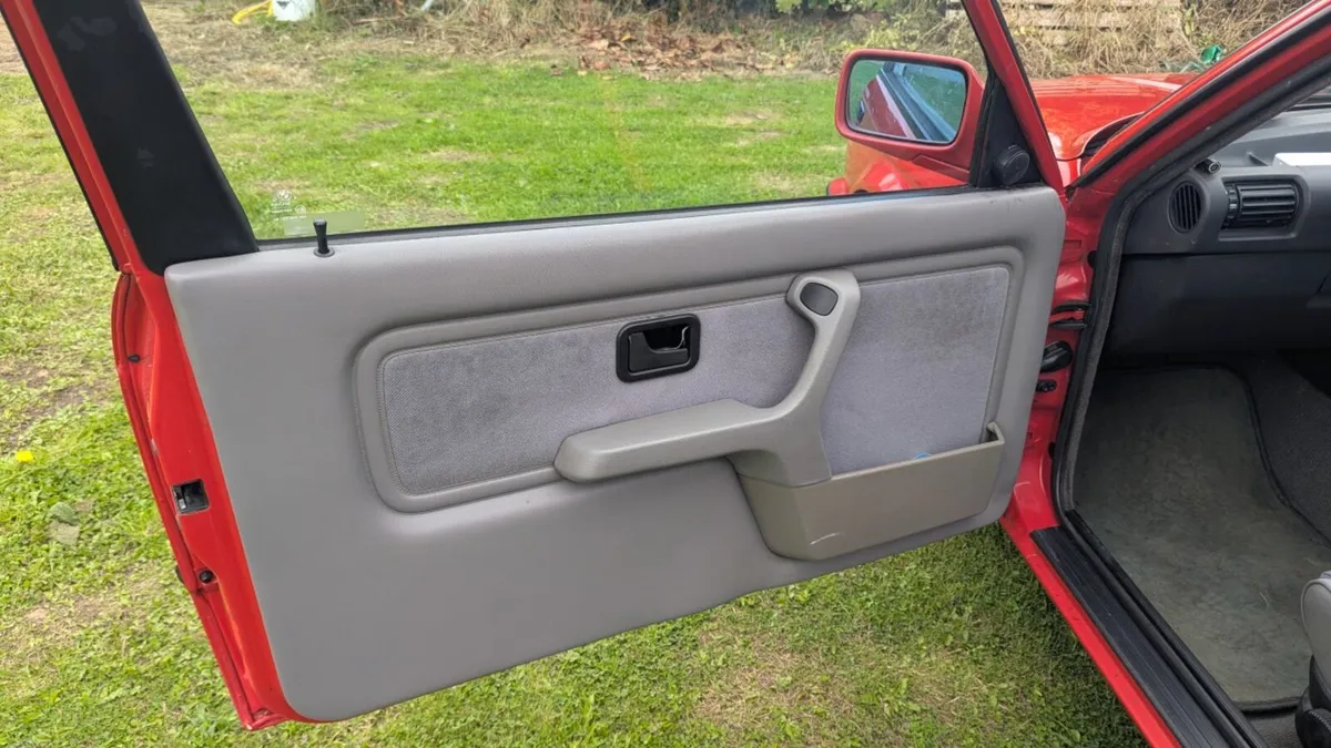 Bmw E30 318is - Image 4