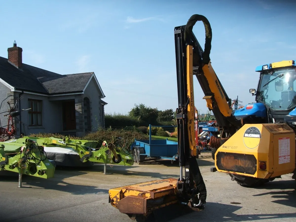 2018 McConnel 6565T hedge cutter - Image 3