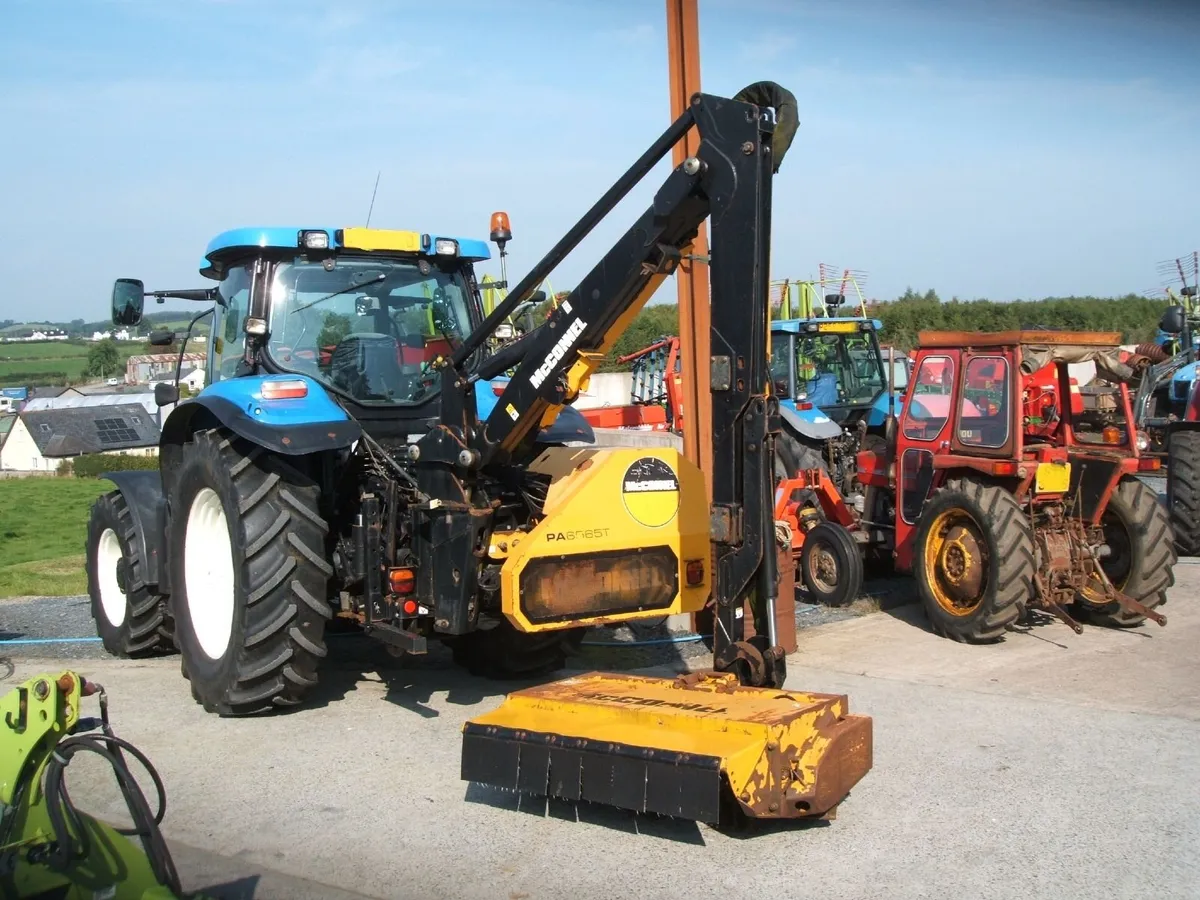 2018 McConnel 6565T hedge cutter - Image 1