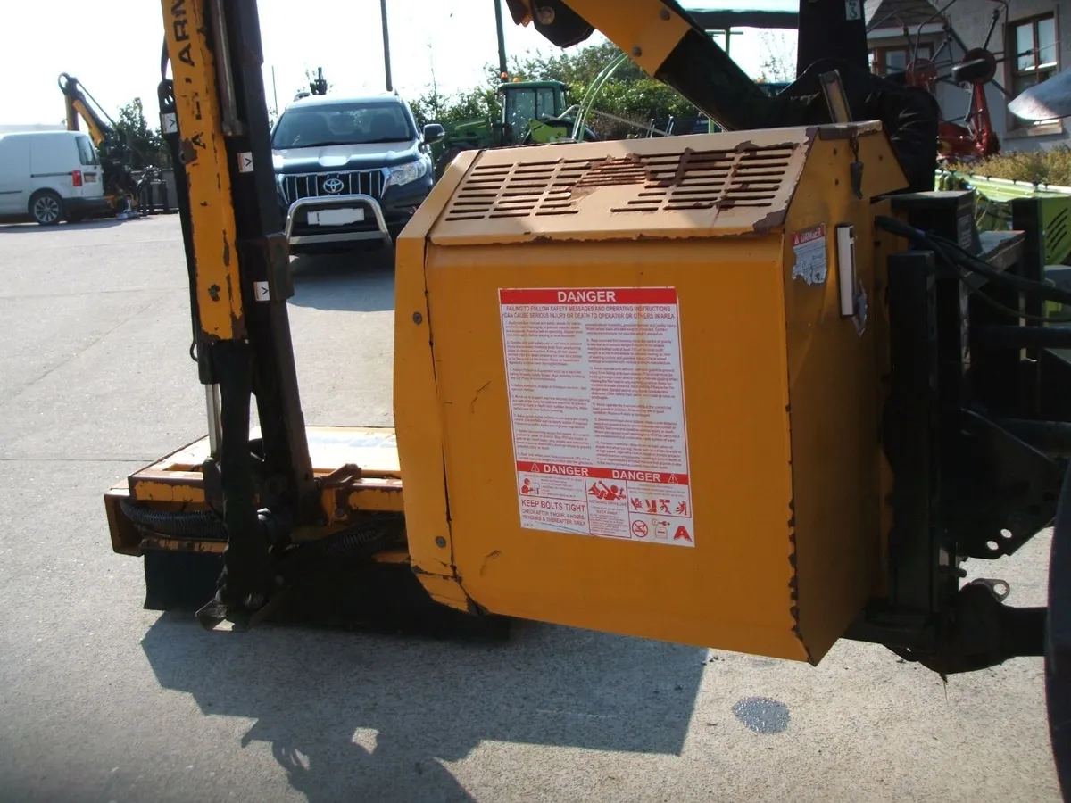 2018 McConnel 6565T hedge cutter - Image 4