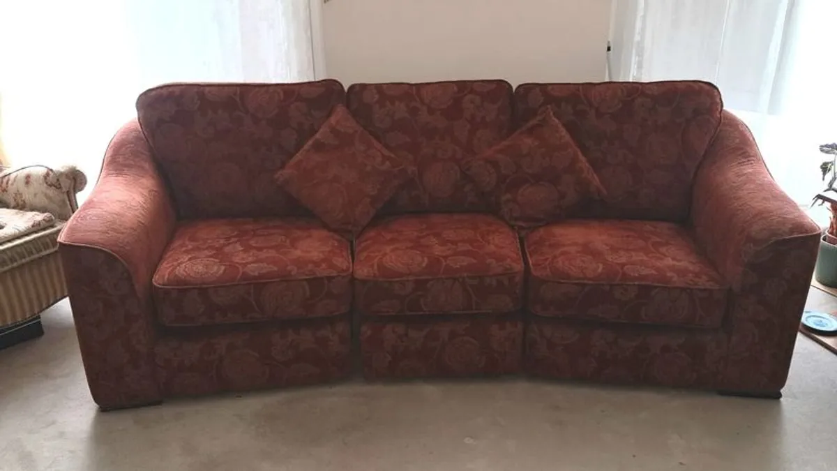 Sofa in 3 pieces- Open to Offers - versatile configuratuon - Image 1