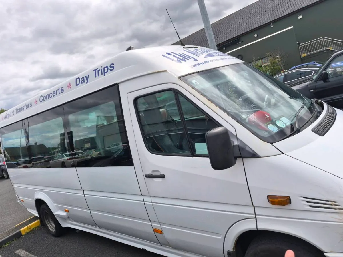 Minibus - Image 1