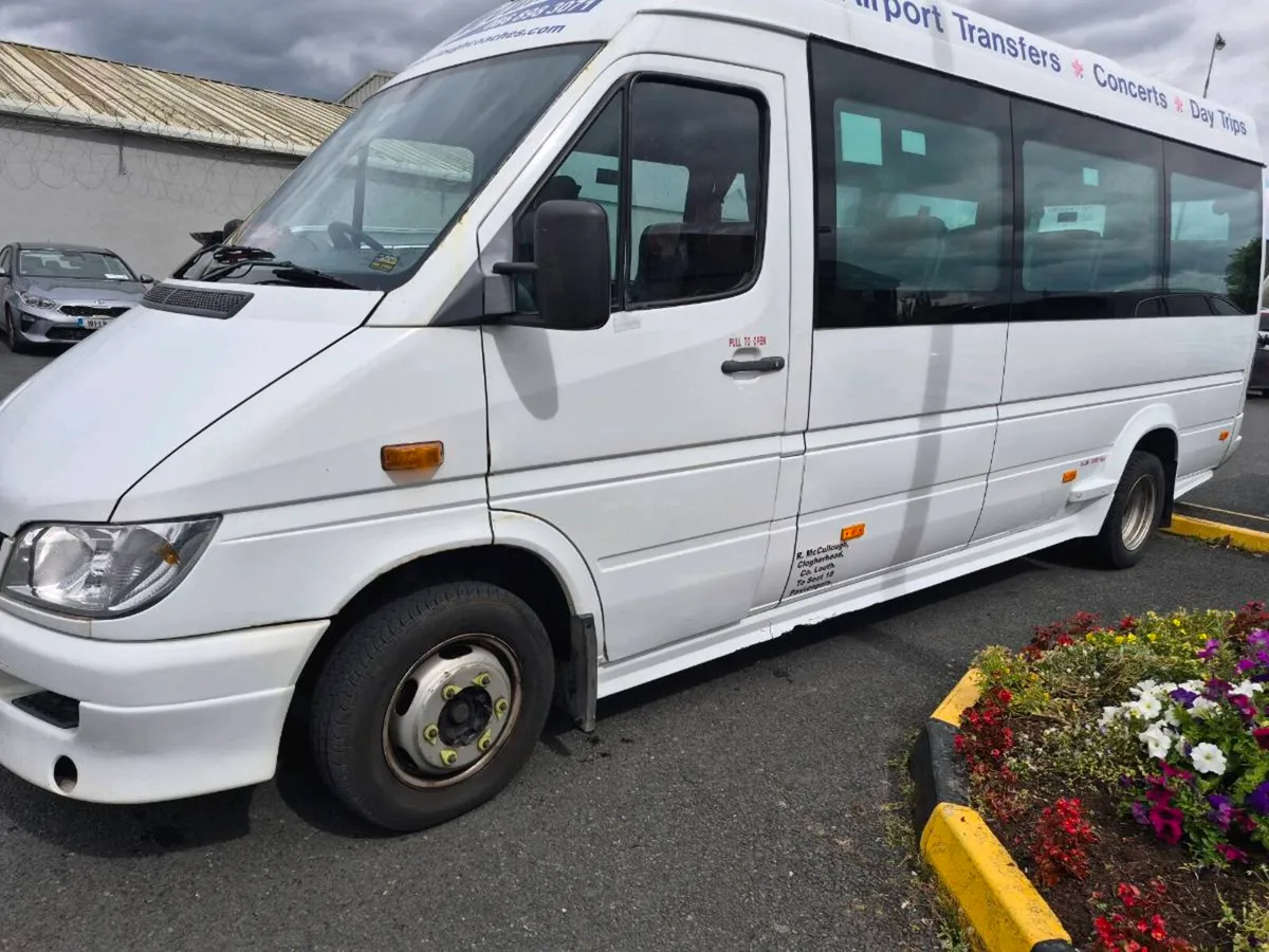 Minibus - Image 2