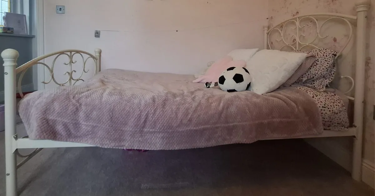 Bed - Image 2