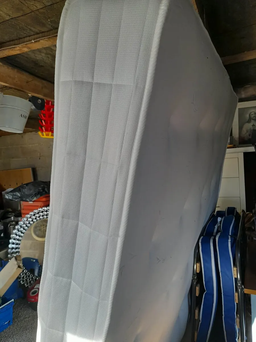 Super king size mattress as new - Image 2