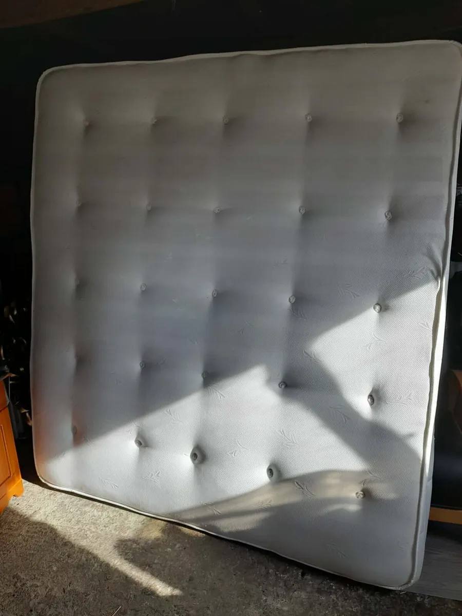 Super king size mattress as new - Image 4