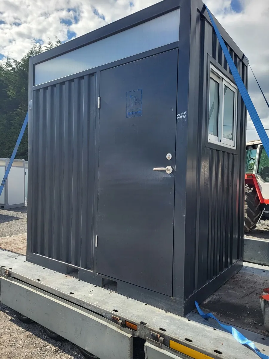 TOILET AND SHOWER BLOCK ROOM. PORTABLE - Image 1