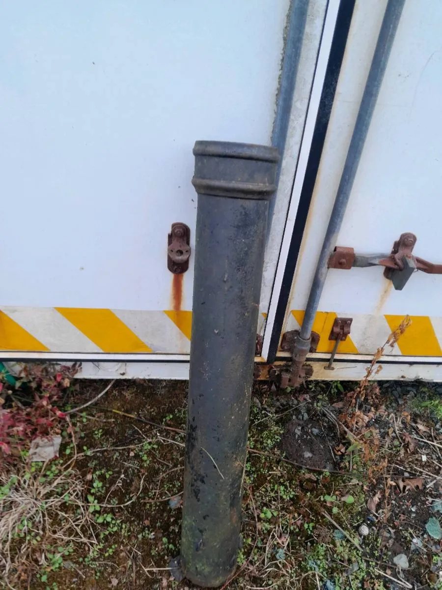 Straight pipe for a stove or range