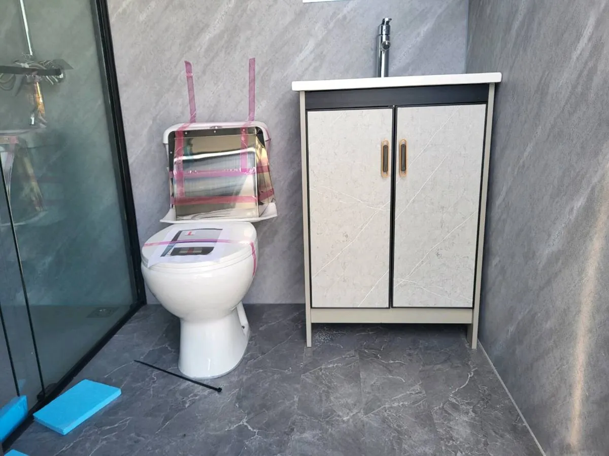 TOILET AND SHOWER BLOCK ROOM. PORTABLE - Image 2