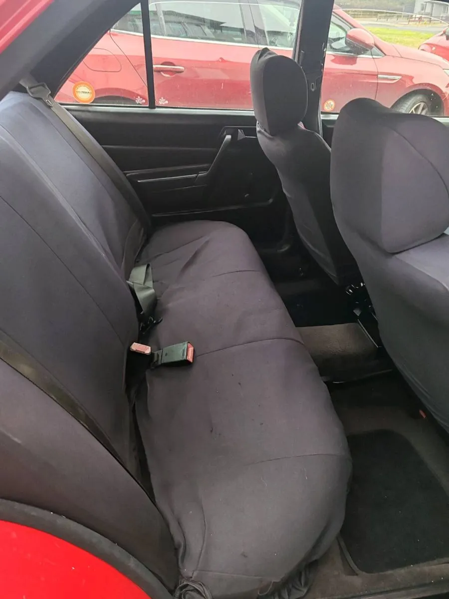 1991 Mercedes 190e - Image 4