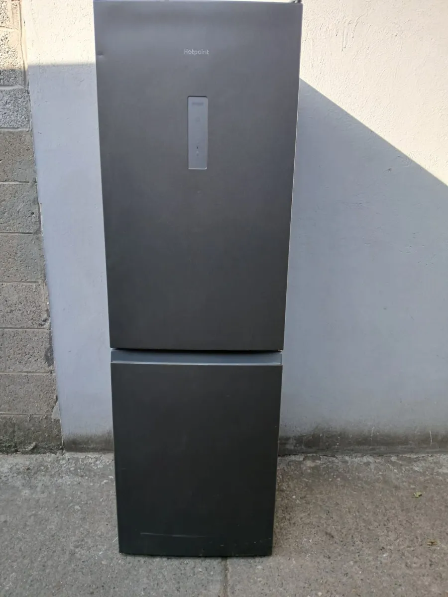 HOTPOINT FRIDGE AND FREEZER - Image 4
