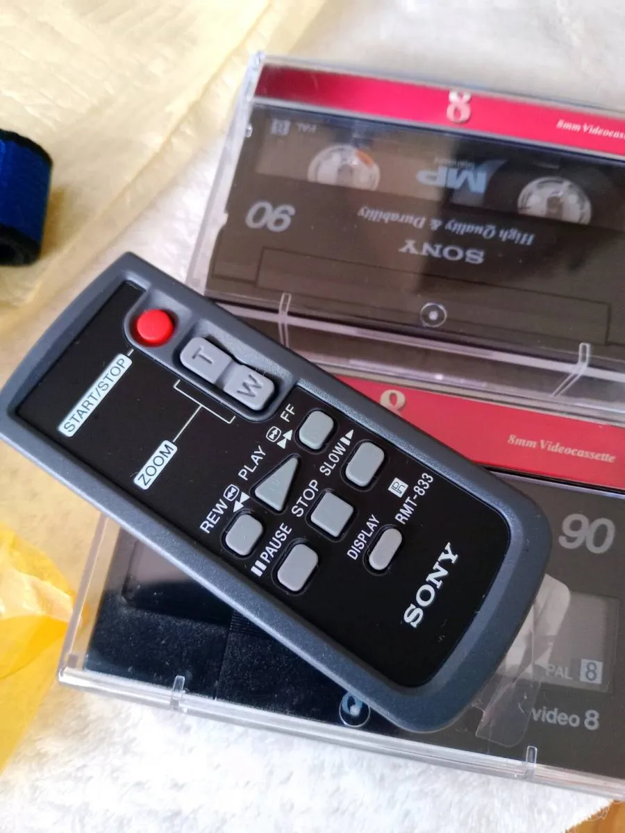 Sony Video Hi8 Handycam with Original Accessories - Image 4