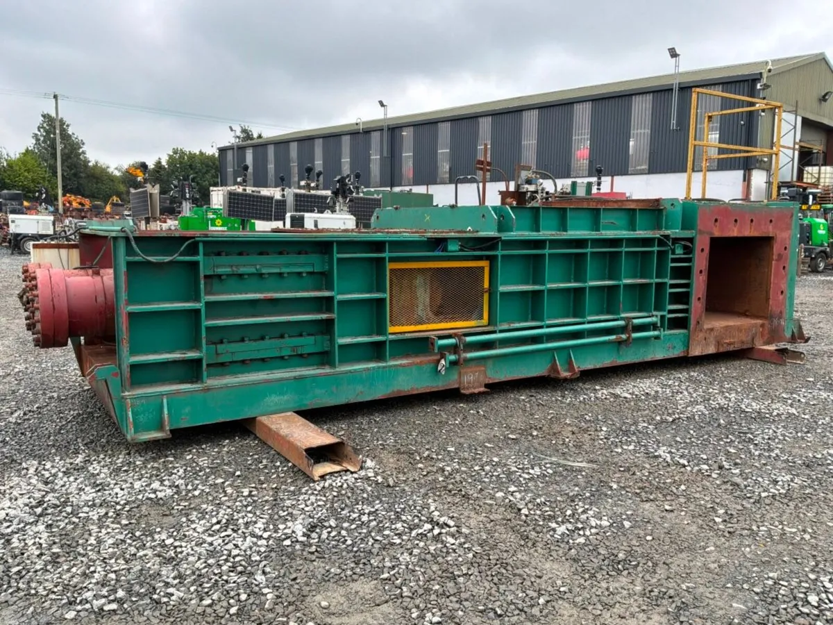 Horizontal waste recycling compactor / baler...... - Image 1