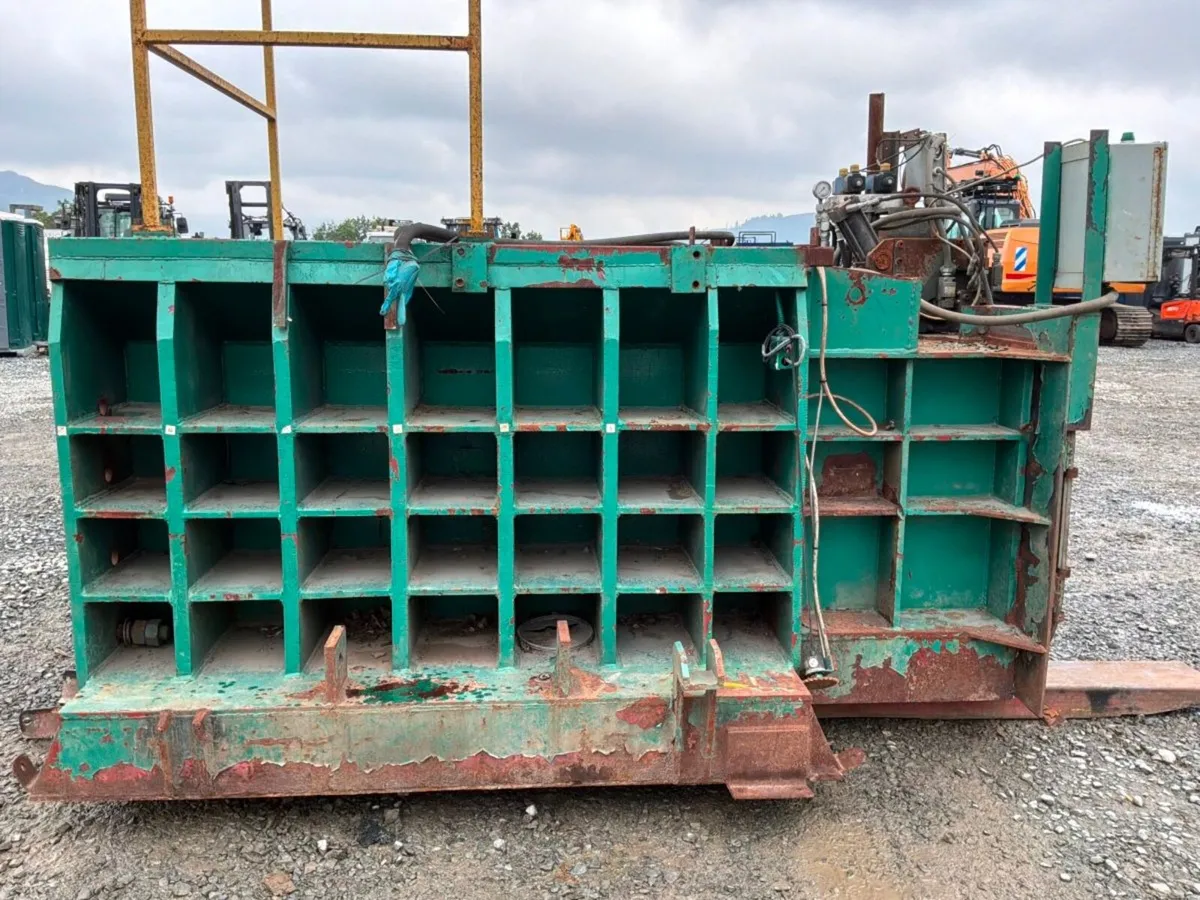 Horizontal waste recycling compactor / baler...... - Image 3